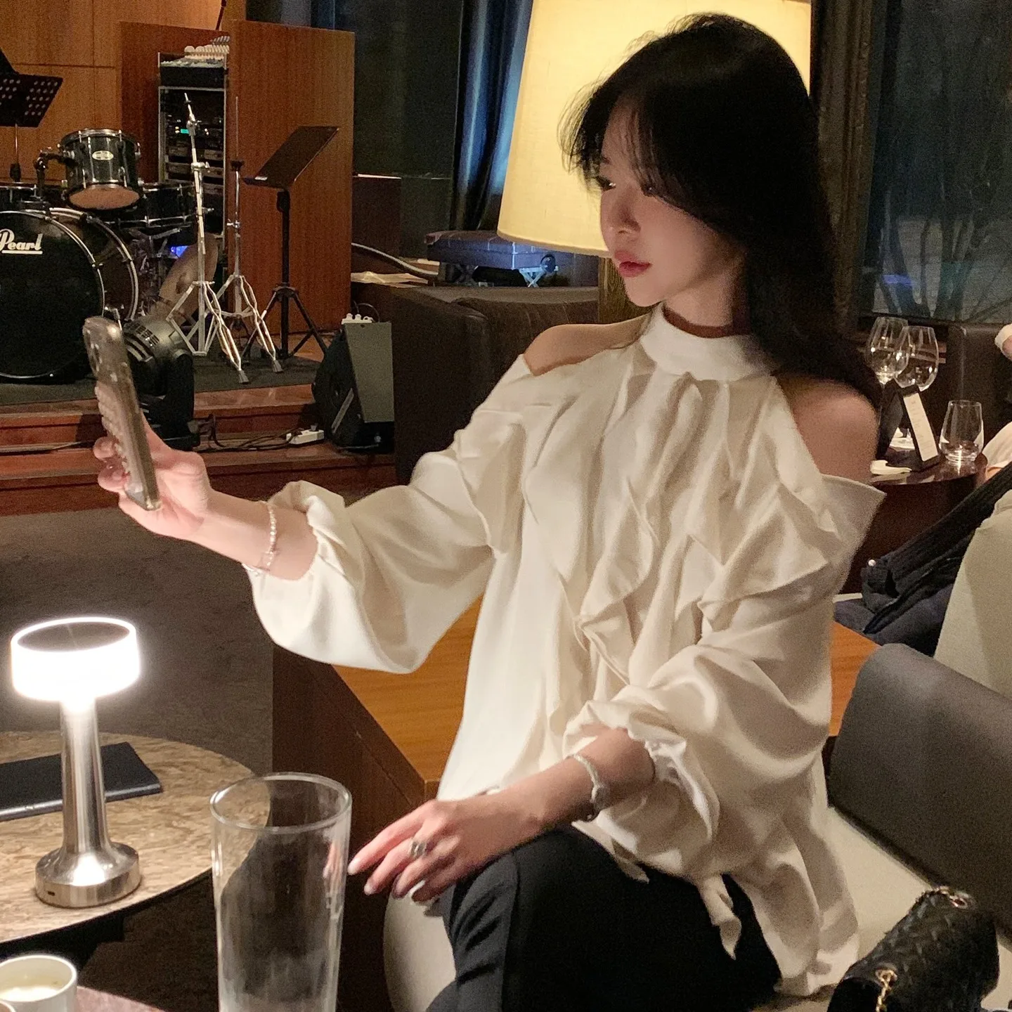 Elegant Gentle Shoulder Bared Design Women's Shirt Stylish Korean Style Top for Summer New Arrival Fashionable Versatile
Elegant Gentle Shoulder Bared Design Women's Shirt Stylish Korean Style Top for Summer New Arrival Fashionable Versatile
