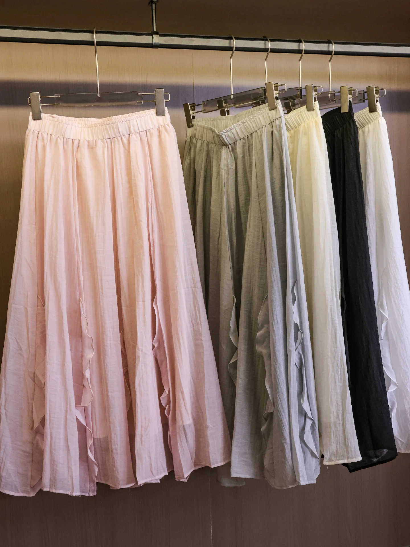 High Waist A-Line Skirt with Pleated Hemline Elastic Waist Pure Color Long Skirt Women's Half-length Skirts R014
High Waist A-Line Skirt with Pleated Hemline Elastic Waist Pure Color Long Skirt Women's Half-length Skirts R014