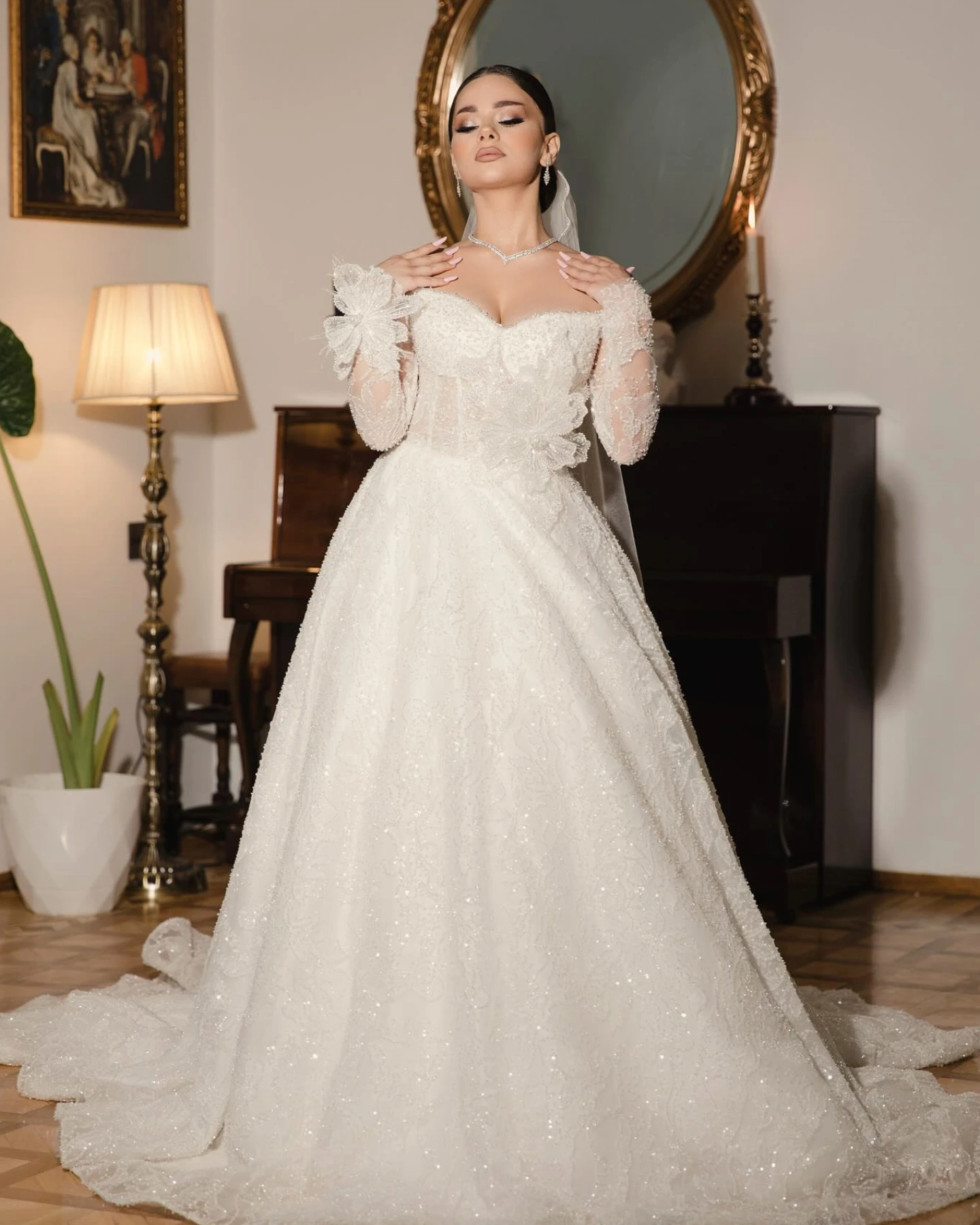 Customized Luxury Ball Gown Wedding Dress Off Shoulder Long Sleeve Lace 3D Floral Appliques Bridal Gown Beads Vestidos De Novia
Customized Luxury Ball Gown Wedding Dress Off Shoulder Long Sleeve Lace 3D Floral Appliques Bridal Gown Beads Vestidos De Novia