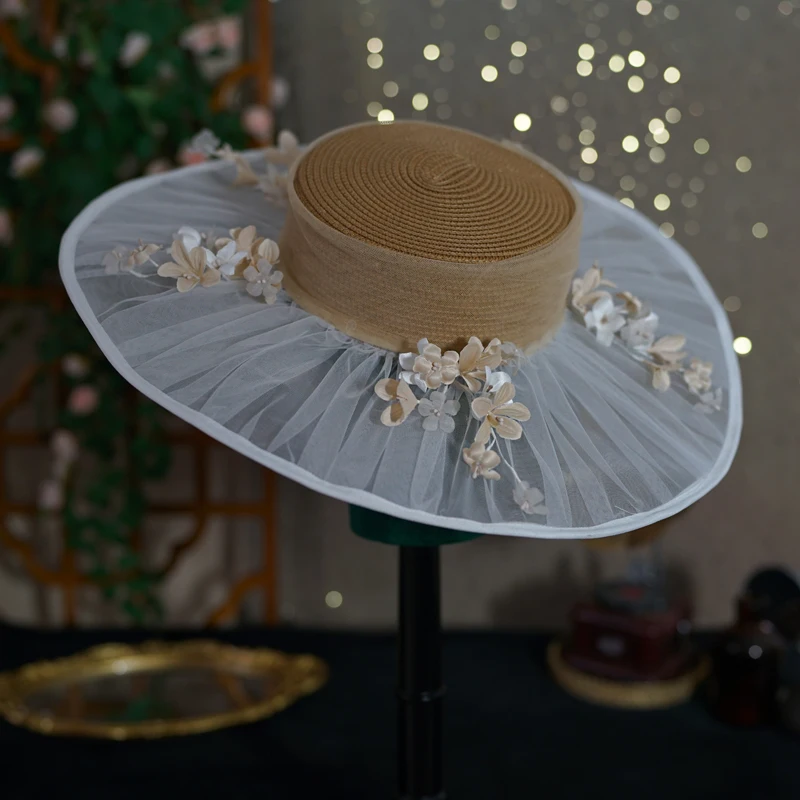 Original Design Flower Fedora Cap for Women Mesh Wedding Hat Chapeu Feminino Hats for Women Luxury Designer Brand Hat Headdress
Original Design Flower Fedora Cap for Women Mesh Wedding Hat Chapeu Feminino Hats for Women Luxury Designer Brand Hat Headdress