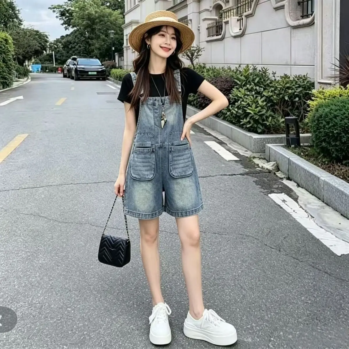 Fashionable Summer Denim Overalls Women's Loose Flattering High Waist Jeans Shorts Conceal Flattering High Rise Slimming
Fashionable Summer Denim Overalls Women's Loose Flattering High Waist Jeans Shorts Conceal Flattering High Rise Slimming