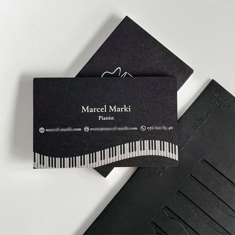Custom 600gsm Black Business Card Luxury Double Sided Silver Foil Stamping Gilded Edge Artist Visiting Cards
Custom 600gsm Black Business Card Luxury Double Sided Silver Foil Stamping Gilded Edge Artist Visiting Cards