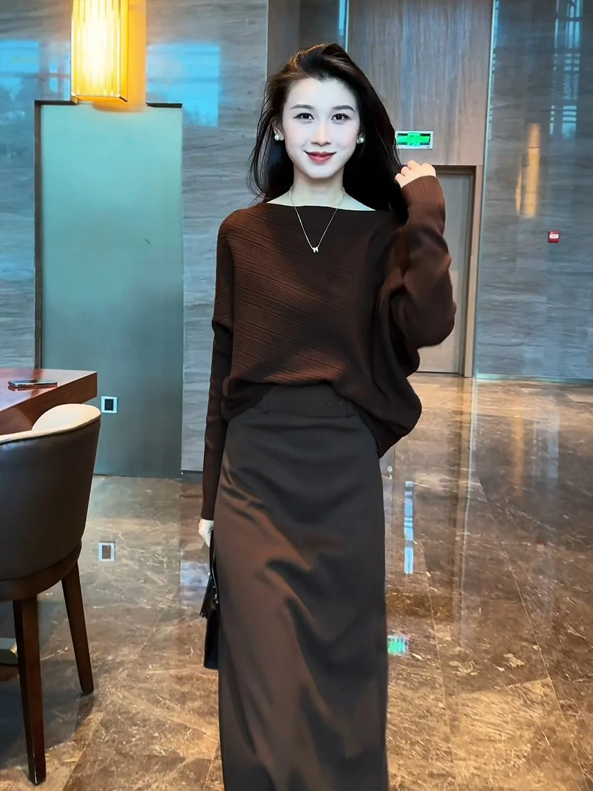 Женский вязаный свитер Dr Set Юбка-миди с высокой талией Long Sve Свободный крой в Корейском стиле Осень-зима Faion Комплект из двух предметов
Женский вязаный свитер Dr Set Юбка-миди с высокой талией Long Sve Свободный крой в Корейском стиле Осень-зима Faion Комплект из двух предметов