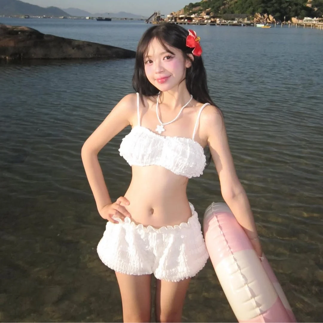 New Trendy Brand Women's Swimsuit Folded Pure Color ter Bikini Beach Vaion Wear Polyester Nylon Lycra Material
New Trendy Brand Women's Swimsuit Folded Pure Color ter Bikini Beach Vaion Wear Polyester Nylon Lycra Material
