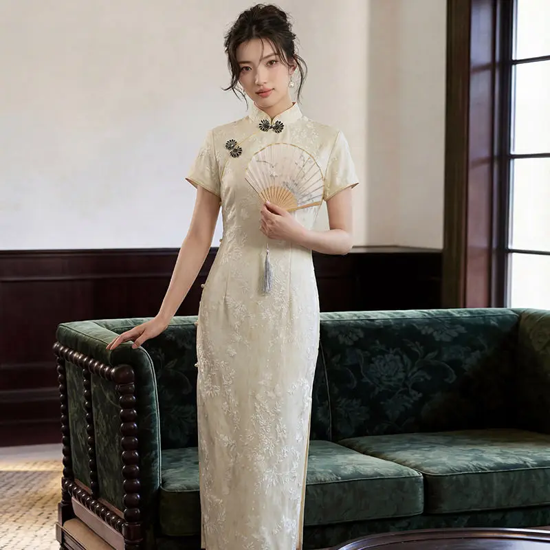 White New Chinese Style Long Cheongsam Improved Young 2026 New Women's High-end Retro Short Sleeved Summer Qipao
White New Chinese Style Long Cheongsam Improved Young 2026 New Women's High-end Retro Short Sleeved Summer Qipao