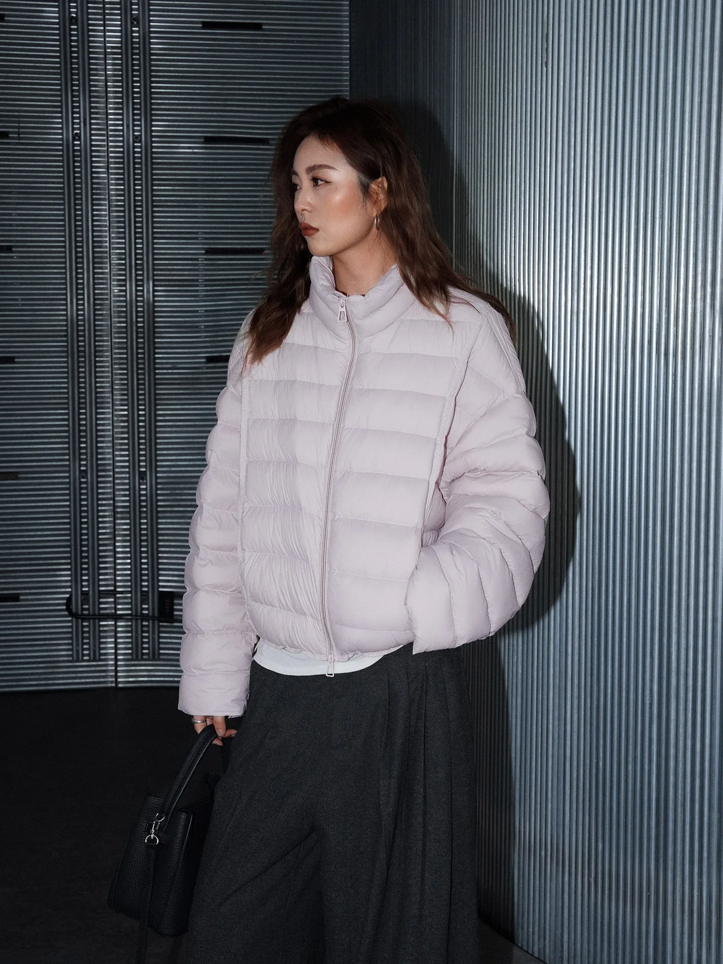 Женская стеганая куртка Loen с 90% белым утиным пухом, легкая, теплая, с воротником-стойкой, модная зимняя куртка в гонконгском стиле
Женская стеганая куртка Loen с 90% белым утиным пухом, легкая, теплая, с воротником-стойкой, модная зимняя куртка в гонконгском стиле