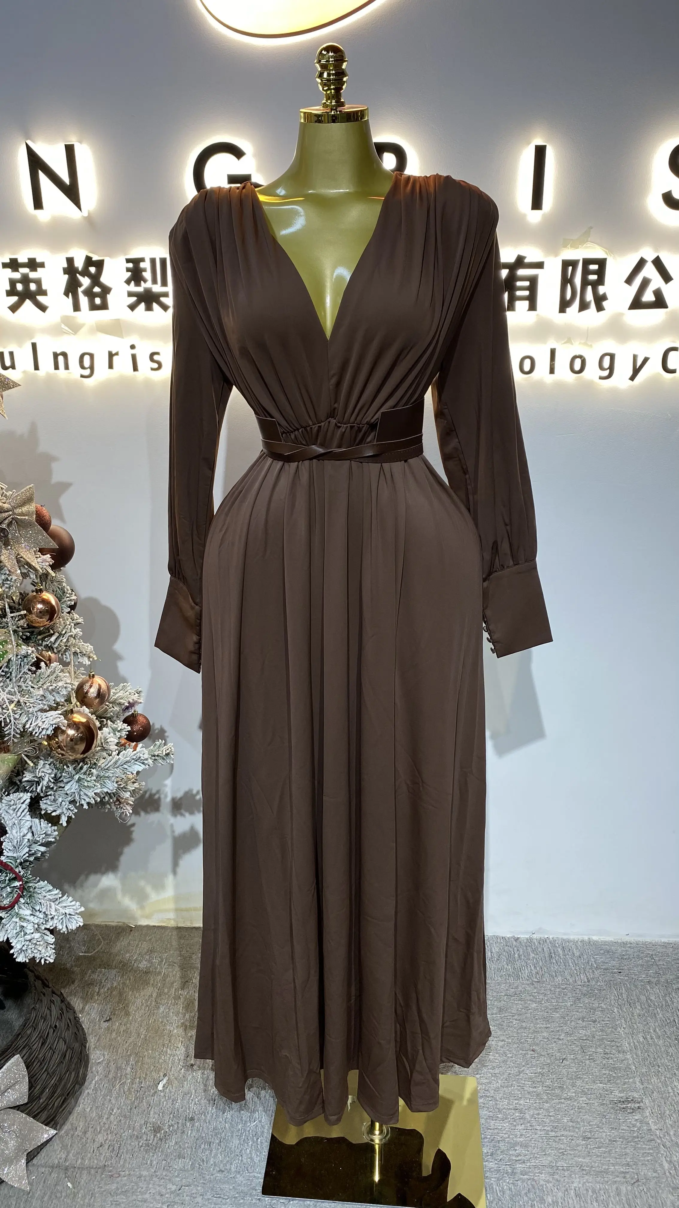 Fashionable and high-end style women's long-sleeved pleated skirt in brown, formal party dress, elegant corset-GZXX485
Fashionable and high-end style women's long-sleeved pleated skirt in brown, formal party dress, elegant corset-GZXX485