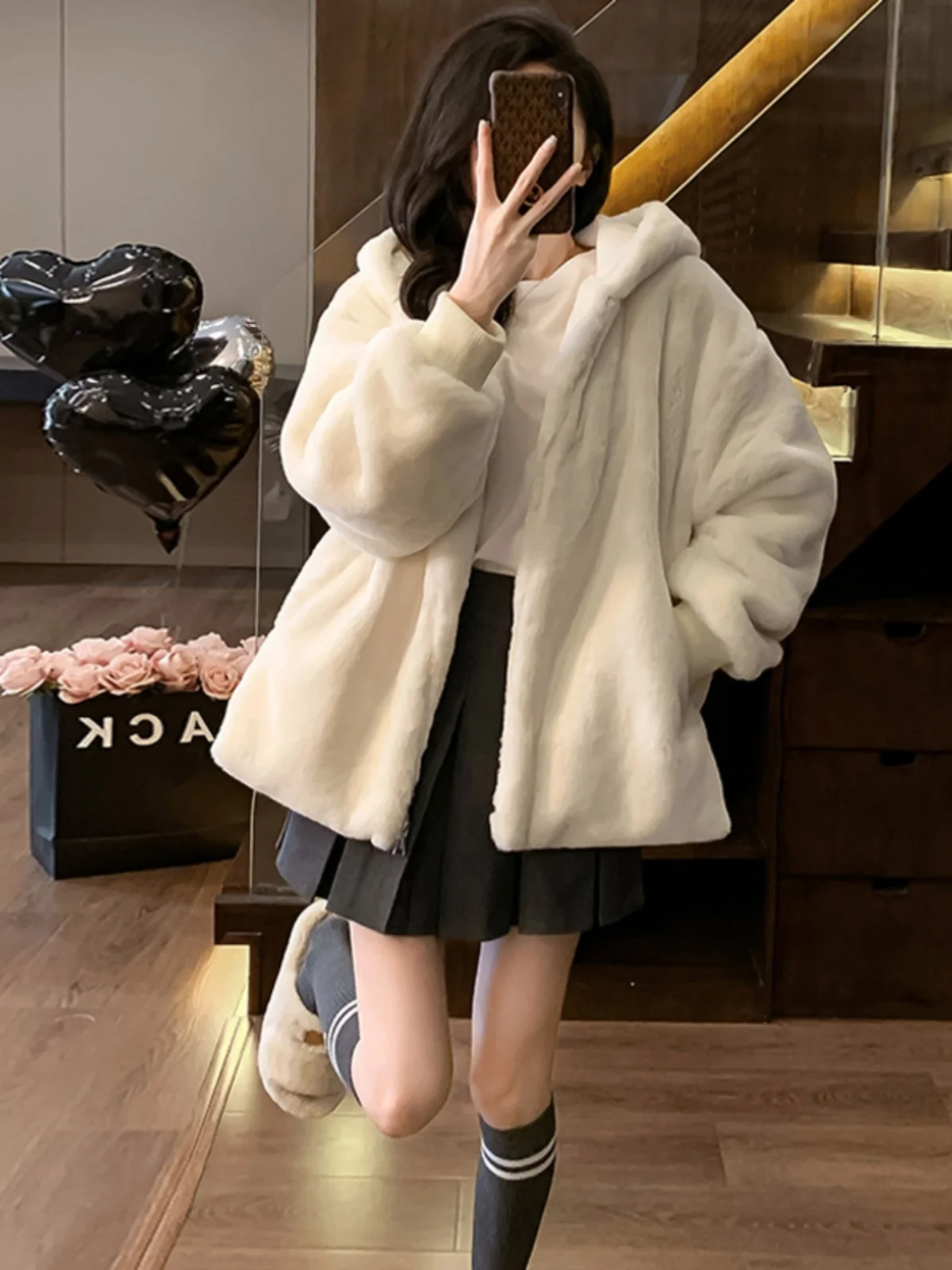 Furry Mink Velvet Thickened Warm Hooded Jacket Women's Style Korean Version Autumn New Fashion Soft Comfortable Long Sleeve Z...
Furry Mink Velvet Thickened Warm Hooded Jacket Women's Style Korean Version Autumn New Fashion Soft Comfortable Long Sleeve Z...