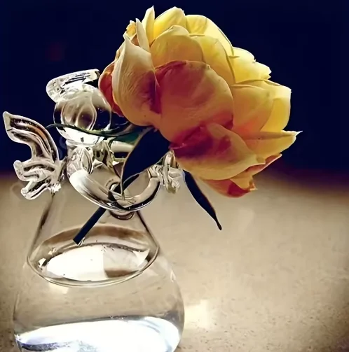 A fashionable glass vase with unique angel creative design, hydroponic plant vase, holiday gift, home decoration
A fashionable glass vase with unique angel creative design, hydroponic plant vase, holiday gift, home decoration