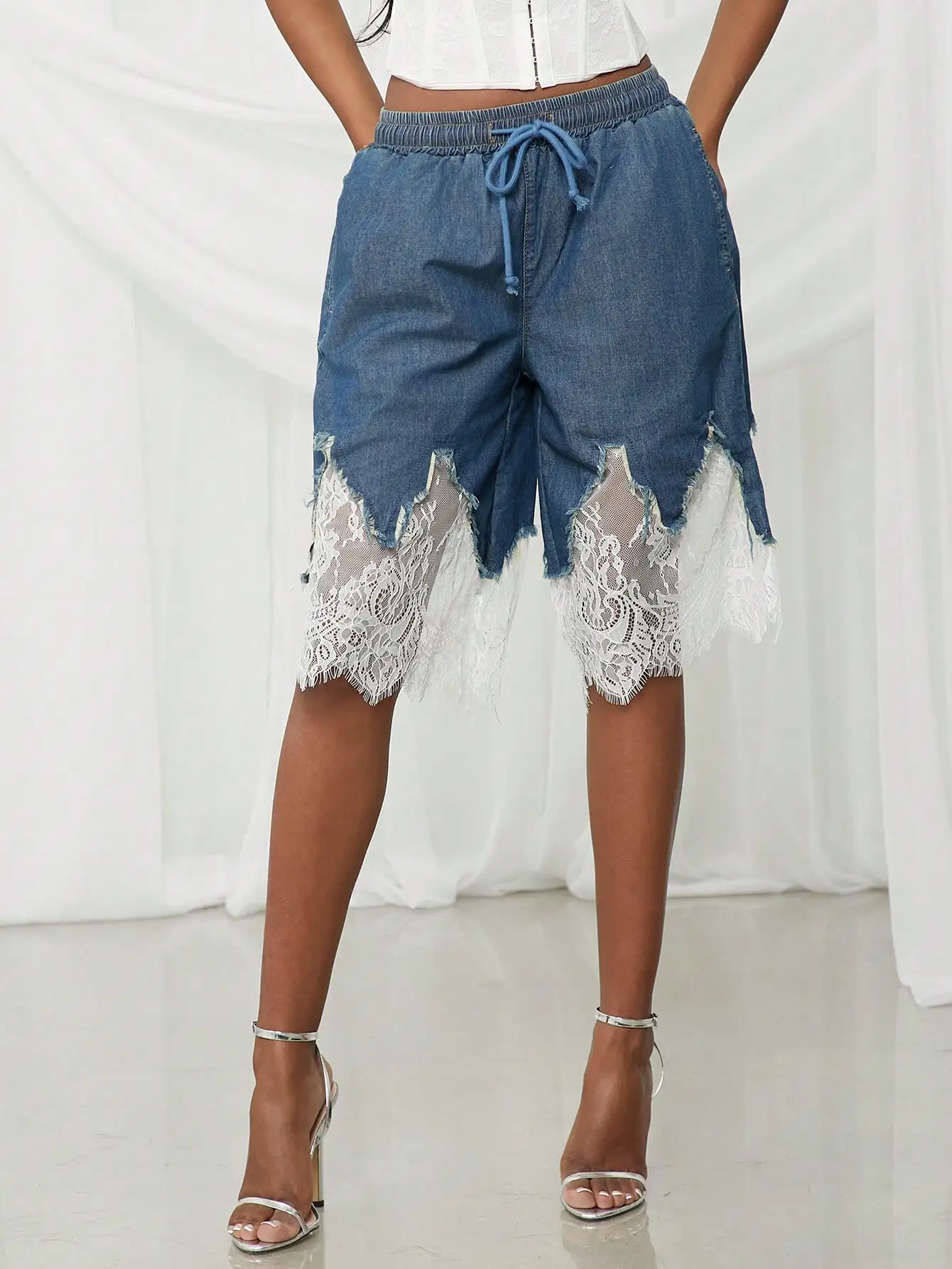 2025 Summer New Lace Splicing Soft Face Denim Casual Denim Shorts Fashion Thin Edition
2025 Summer New Lace Splicing Soft Face Denim Casual Denim Shorts Fashion Thin Edition