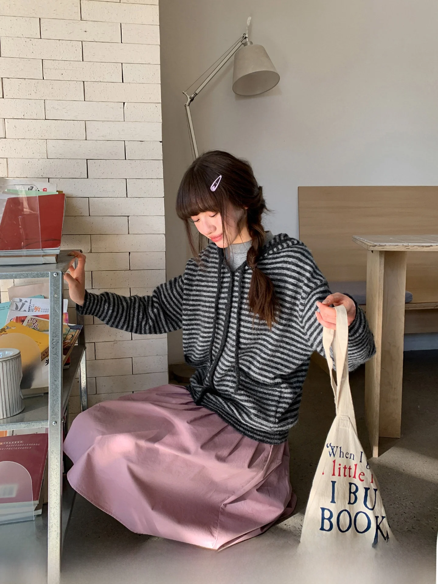 Вязаный кардиган с капюшоном и полосатым узором, свободный, облегающий, повседневный, для женщин, в стиле Hi Cannon Casual Sle
Вязаный кардиган с капюшоном и полосатым узором, свободный, облегающий, повседневный, для женщин, в стиле Hi Cannon Casual Sle