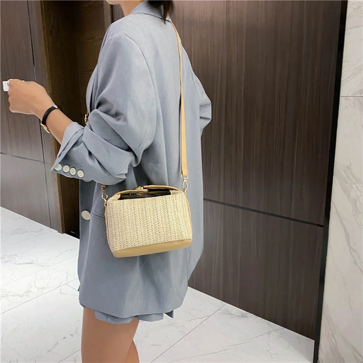 Fashion Handmade Woven Straw Handbag Womens Summer Shopping Holiday Beach Zipper&Hasp Crossbody Square Bags Bucket Shoulder Bags
Fashion Handmade Woven Straw Handbag Womens Summer Shopping Holiday Beach Zipper&Hasp Crossbody Square Bags Bucket Shoulder Bags