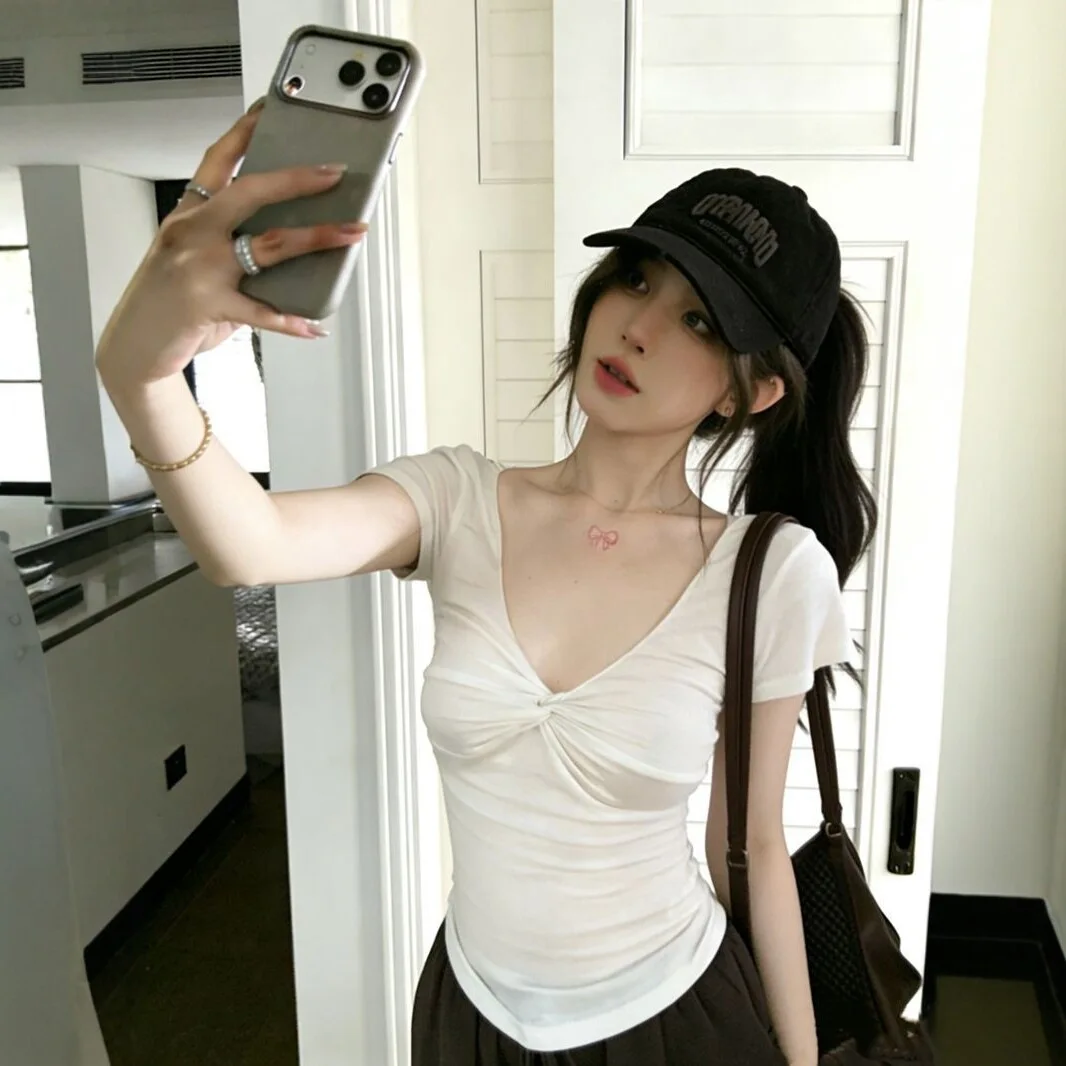 2026 Summer New Modal Twist Design Short Sleeve T Shirt Women Pure Desire Style Regular Shoulder Chic Casual Tops
2026 Summer New Modal Twist Design Short Sleeve T Shirt Women Pure Desire Style Regular Shoulder Chic Casual Tops