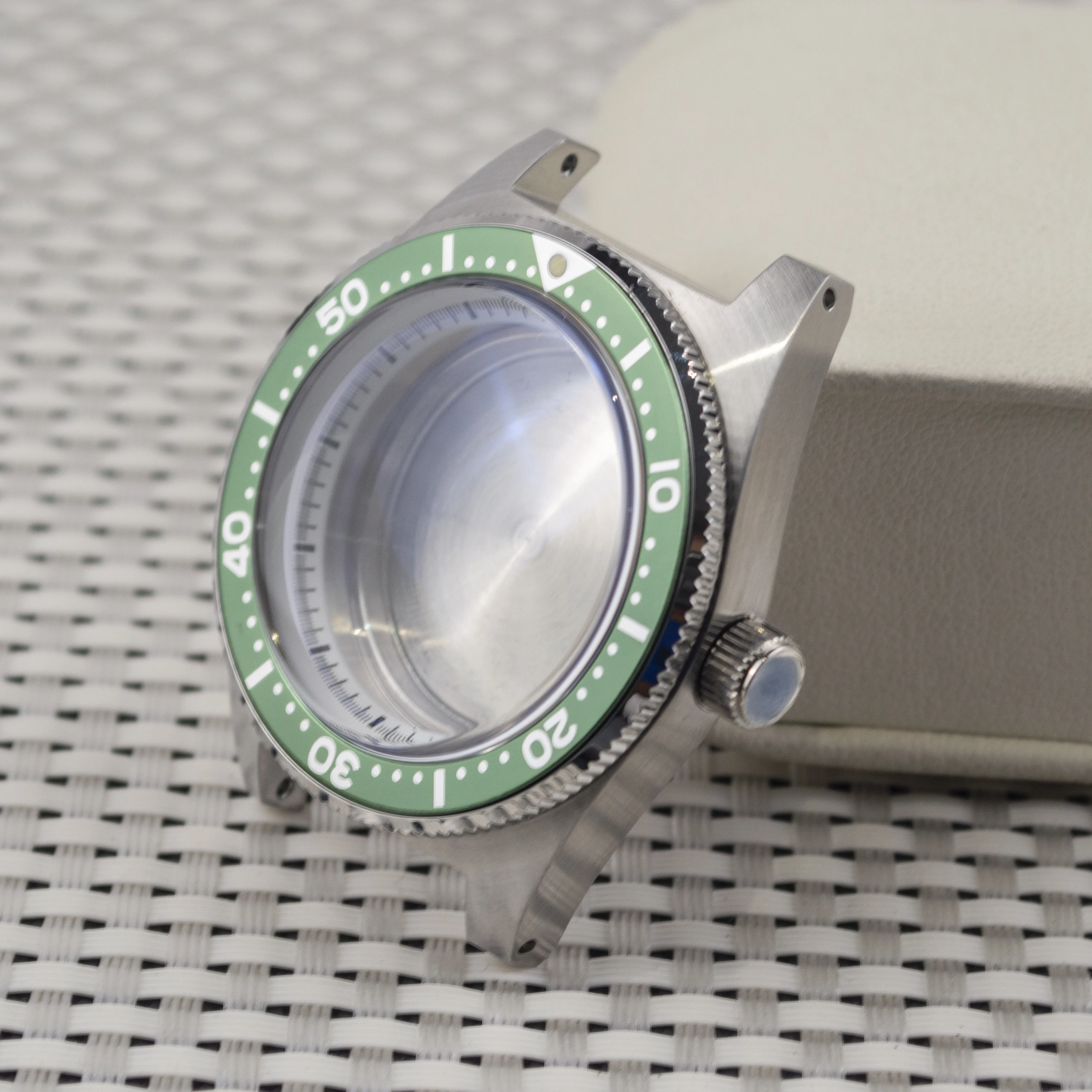 40mm 62MAS Case Parts 300M Diving Watch Case Bubble Sapphire Crystal Glass Stainless Steel Fit 4R36 NH34 NH35 NH36 Movement
40mm 62MAS Case Parts 300M Diving Watch Case Bubble Sapphire Crystal Glass Stainless Steel Fit 4R36 NH34 NH35 NH36 Movement