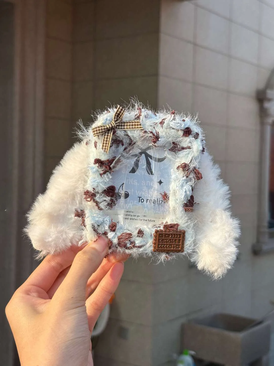 Chocolate Blue Toploader Photocard Holder Keychain Cards Sleeve Handmade Yarn Decoration Kpop Cards Display with Fuzzy Cute Ears
Chocolate Blue Toploader Photocard Holder Keychain Cards Sleeve Handmade Yarn Decoration Kpop Cards Display with Fuzzy Cute Ears