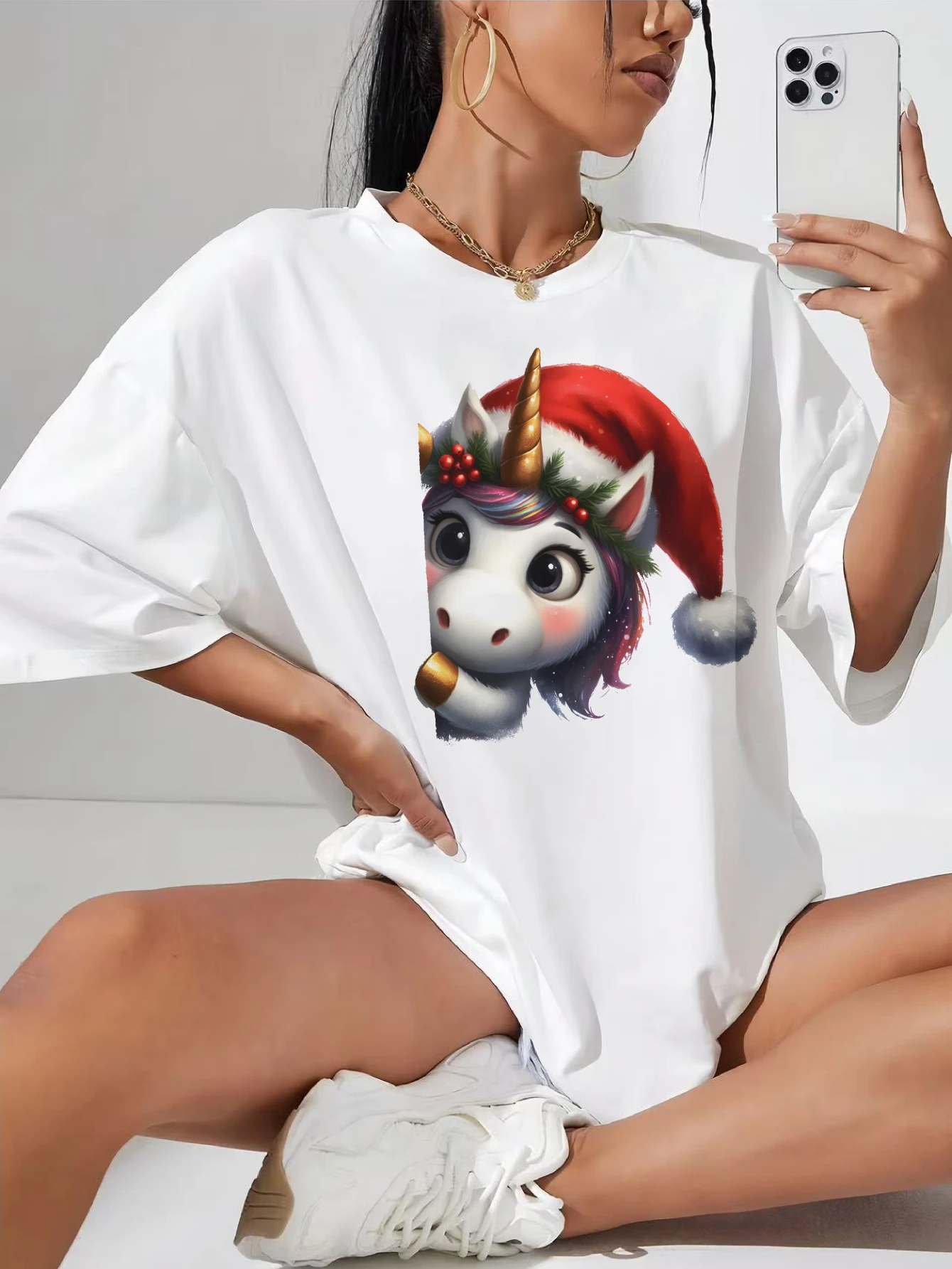 Женская белая хлопковая футболка с рождественскими персонажами, идеально подходящая для зимнего Рождества, повседневная одежда больших размеров для беременных 
Женская белая хлопковая футболка с рождественскими персонажами, идеально подходящая для зимнего Рождества, повседневная одежда больших размеров для беременных