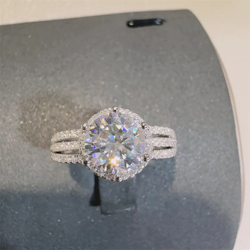 Кольцо Banquet Moissanite PT950 Platinum 3 Carat Sansheng Youni для женщин, роскошное украшение для вечеринок, свиданий и торжественных мероприятий
Кольцо Banquet Moissanite PT950 Platinum 3 Carat Sansheng Youni для женщин, роскошное украшение для вечеринок, свиданий и торжественных мероприятий