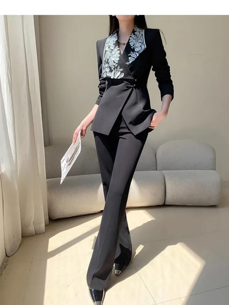 New Retro Chinese Fashion Women's Suit High End Slim Embroidered Long Sleeve Jacket + Flare Pants Elegant Suit Autumn
New Retro Chinese Fashion Women's Suit High End Slim Embroidered Long Sleeve Jacket + Flare Pants Elegant Suit Autumn