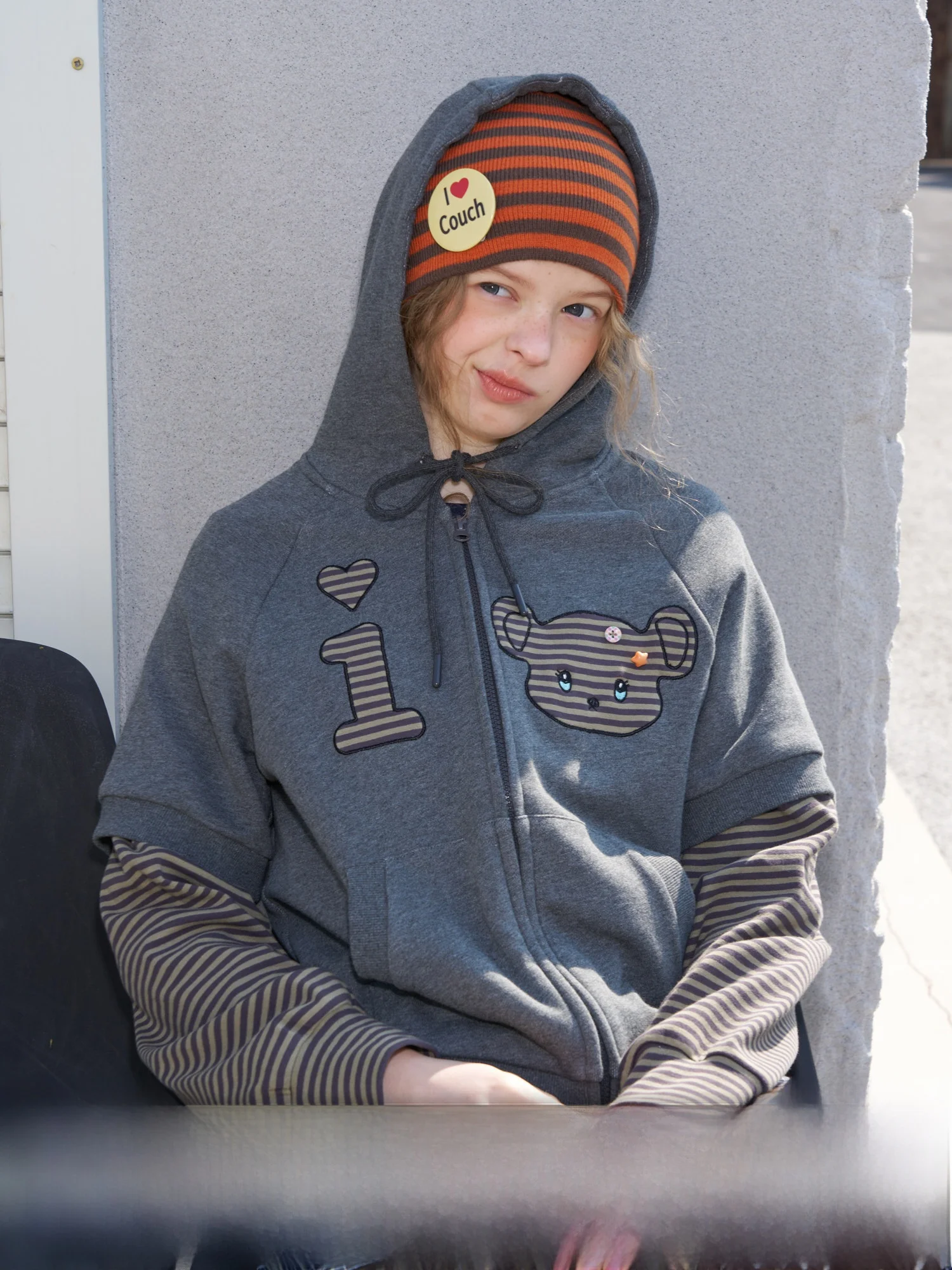 Oddmaker Fake Two-Piece Patchwork Embroidered Short Jacket Casual Loose Fit with Hood Bear Pattern Spring 2026 Women's Wear
Oddmaker Fake Two-Piece Patchwork Embroidered Short Jacket Casual Loose Fit with Hood Bear Pattern Spring 2026 Women's Wear