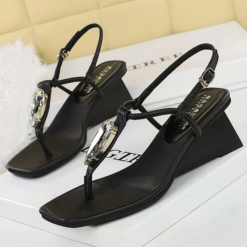 Обувь BIGTREE, женские сандалии, дизайн со стразами, шлепанцы, женская обувь на танкетке, женская обувь с квадратной головкой, сандалии на танкетке с пряжкой
Обувь BIGTREE, женские сандалии, дизайн со стразами, шлепанцы, женская обувь на танкетке, женская обувь с квадратной головкой, сандалии на танкетке с пряжкой