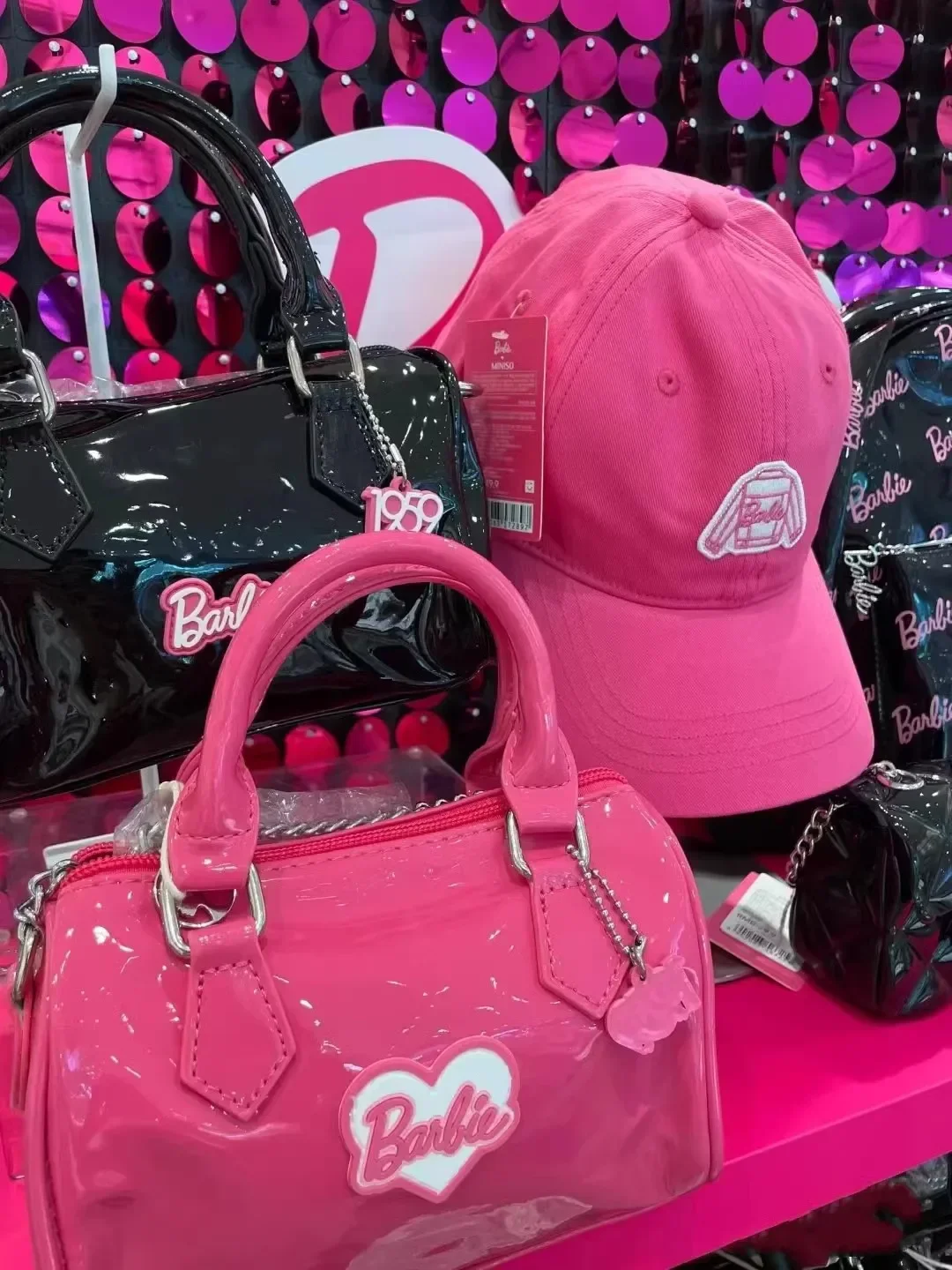 Fashion Barbie Pink Messenger Bags Cute Girls Barbie PU Handbag Women Shoulder Bag Square Bucket Bags Ornaments Holiday Gifts
Fashion Barbie Pink Messenger Bags Cute Girls Barbie PU Handbag Women Shoulder Bag Square Bucket Bags Ornaments Holiday Gifts