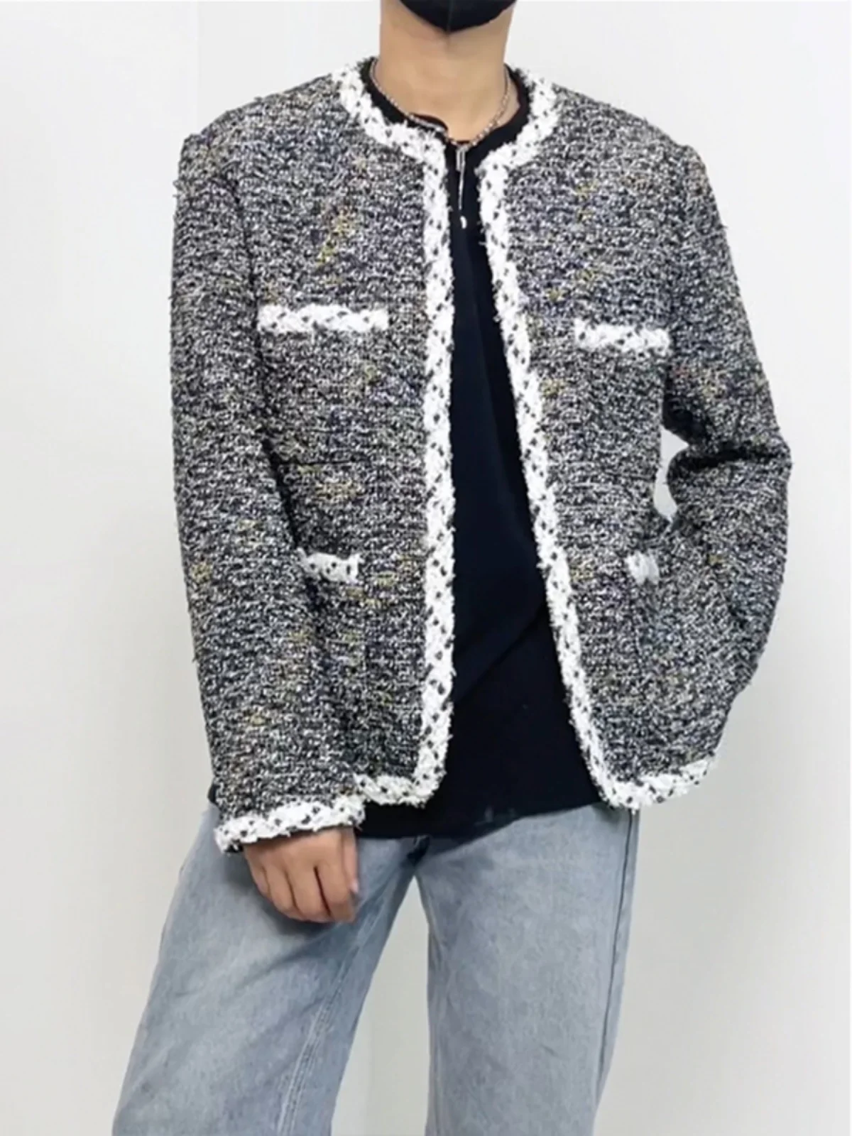 Young Men's Loose Fit Notched Lapel Woolen Suit Jaet with Patchwork And Lace Trim Long Sve Winter Faion Casual Wear
Young Men's Loose Fit Notched Lapel Woolen Suit Jaet with Patchwork And Lace Trim Long Sve Winter Faion Casual Wear