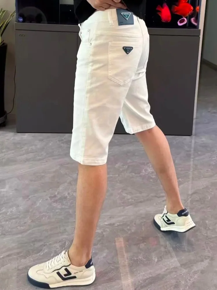 Новые летние мужские модные удобные повседневные джинсовые шорты высокого качества, легкие, роскошные, с широкими штанинами, индивидуального дизайна.
Новые летние мужские модные удобные повседневные джинсовые шорты высокого качества, легкие, роскошные, с широкими штанинами, индивидуального дизайна.