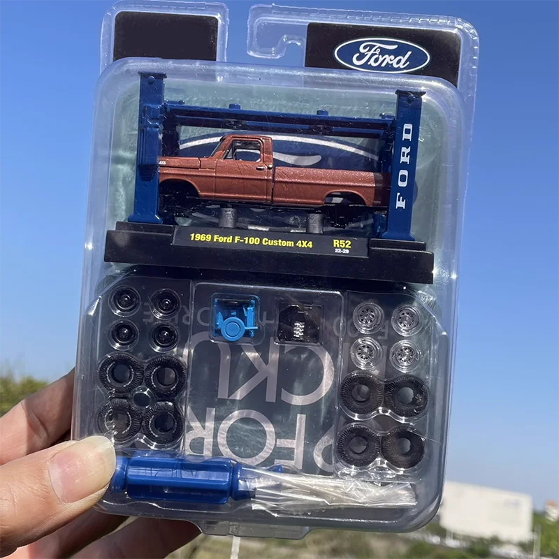 M2 1: 64 Ford F100 F-100 Custom 4X4 Pickup/1967 Dodge A100 Panel Van Alloy Car Model Classics Adult Souvenir Gift Static Display
M2 1: 64 Ford F100 F-100 Custom 4X4 Pickup/1967 Dodge A100 Panel Van Alloy Car Model Classics Adult Souvenir Gift Static Display