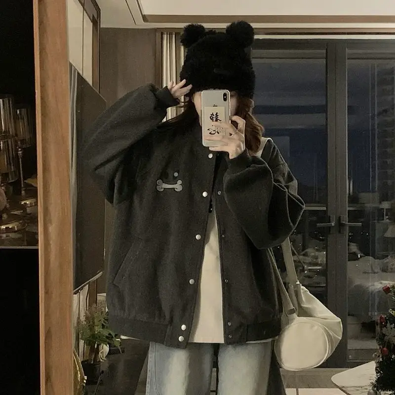 Бейсбольные куртки высокого качества, женские весенние сетчатые простые университетские трикотажные тонкие Y2K стандартная вышивка Letterman с мягким узором OL
Бейсбольные куртки высокого качества, женские весенние сетчатые простые университетские трикотажные тонкие Y2K стандартная вышивка Letterman с мягким узором OL