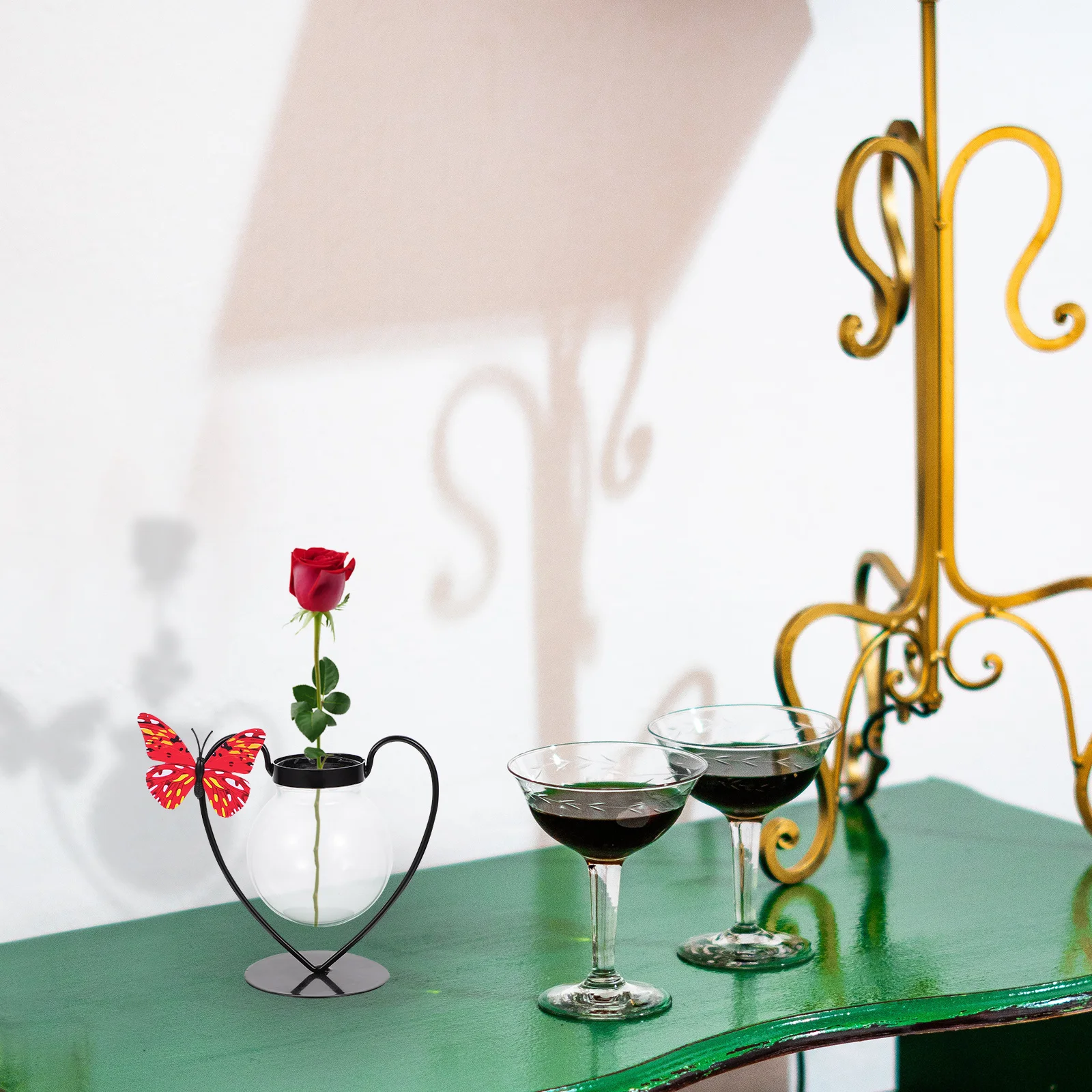 Glass Hydroponic Vase Heart Shape Metal Rack Glass Plant Tubes Container Green Plant Holder for Office Bedroom 
Glass Hydroponic Vase Heart Shape Metal Rack Glass Plant Tubes Container Green Plant Holder for Office Bedroom