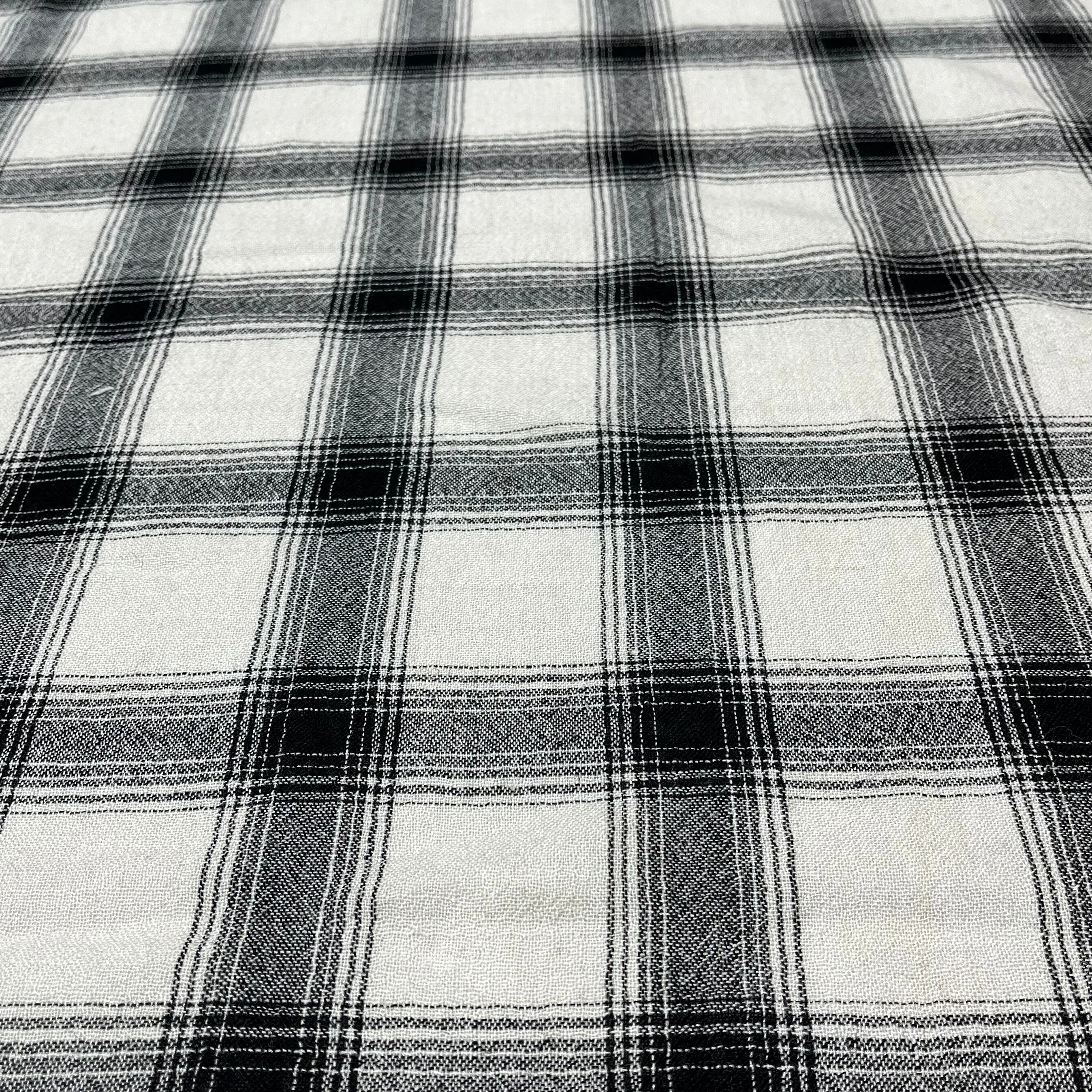 Классическая черно-белая клетчатая ткань из шерсти и хлопка, мягкая, приятная для кожи, ширина 150 см, для платьев, рубашек, домашних губчатых подушек, материал для рукоделия
Классическая черно-белая клетчатая ткань из шерсти и хлопка, мягкая, приятная для кожи, ширина 150 см, для платьев, рубашек, домашних губчатых подушек, материал для рукоделия