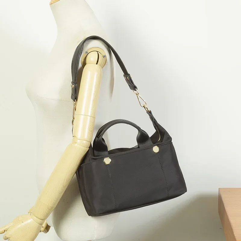 2023 New Casual Shoulder Bag for Women Fashionable Simple Commuter Crossbody Bag Leisure Single Shoulder Handbags hobos Tote Bag
2023 New Casual Shoulder Bag for Women Fashionable Simple Commuter Crossbody Bag Leisure Single Shoulder Handbags hobos Tote Bag