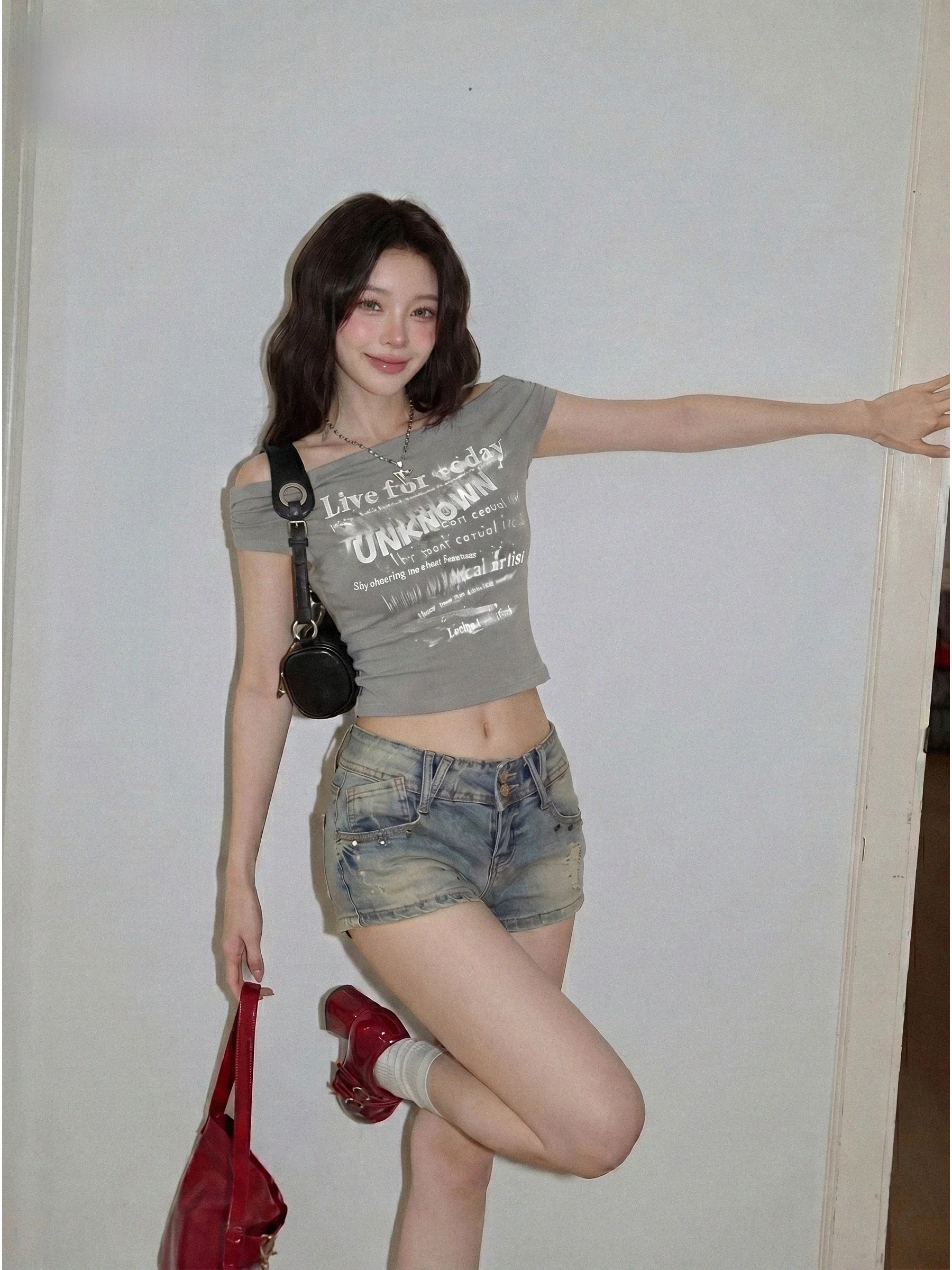 American Style Retro Sexy Short Shorts Women's Low Waist Denim Bodycon Summer Slimming Leg Lengthening Sexy Butt Shorts
American Style Retro Sexy Short Shorts Women's Low Waist Denim Bodycon Summer Slimming Leg Lengthening Sexy Butt Shorts