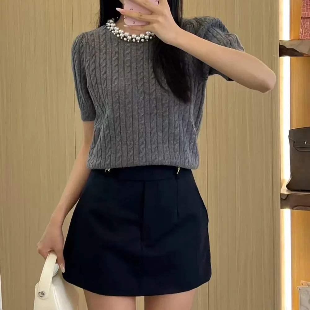 Ele ort Sve Knitted Sweater Pearl Trimmed Choker Waist Design Autumn Winter Faionable Women's Top Chinese Brand
Ele ort Sve Knitted Sweater Pearl Trimmed Choker Waist Design Autumn Winter Faionable Women's Top Chinese Brand