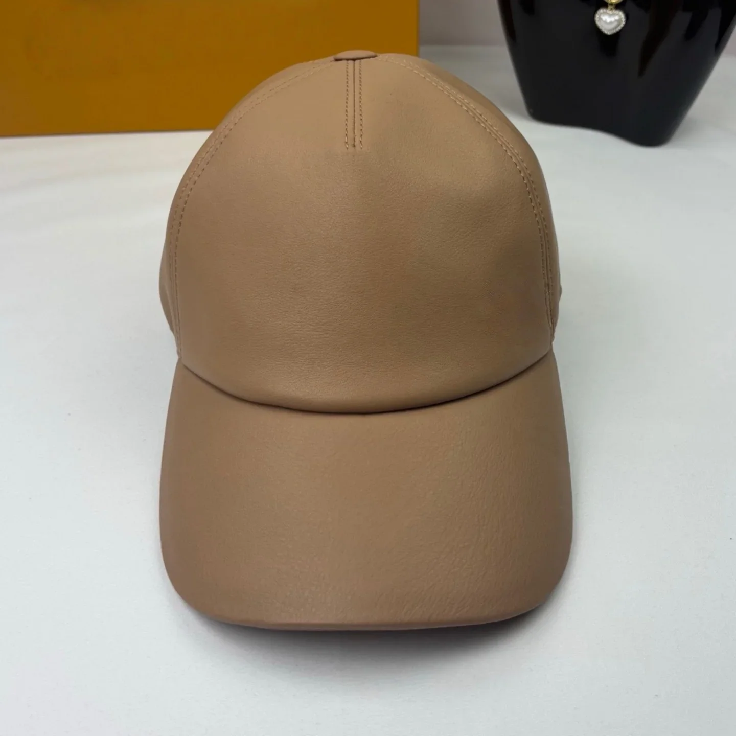 Качественная кожаная бейсболка унисекс, удобные уличные головные уборы, пары, теплая фестивальная кепка, популярные аналогичные кепки
Качественная кожаная бейсболка унисекс, удобные уличные головные уборы, пары, теплая фестивальная кепка, популярные аналогичные кепки