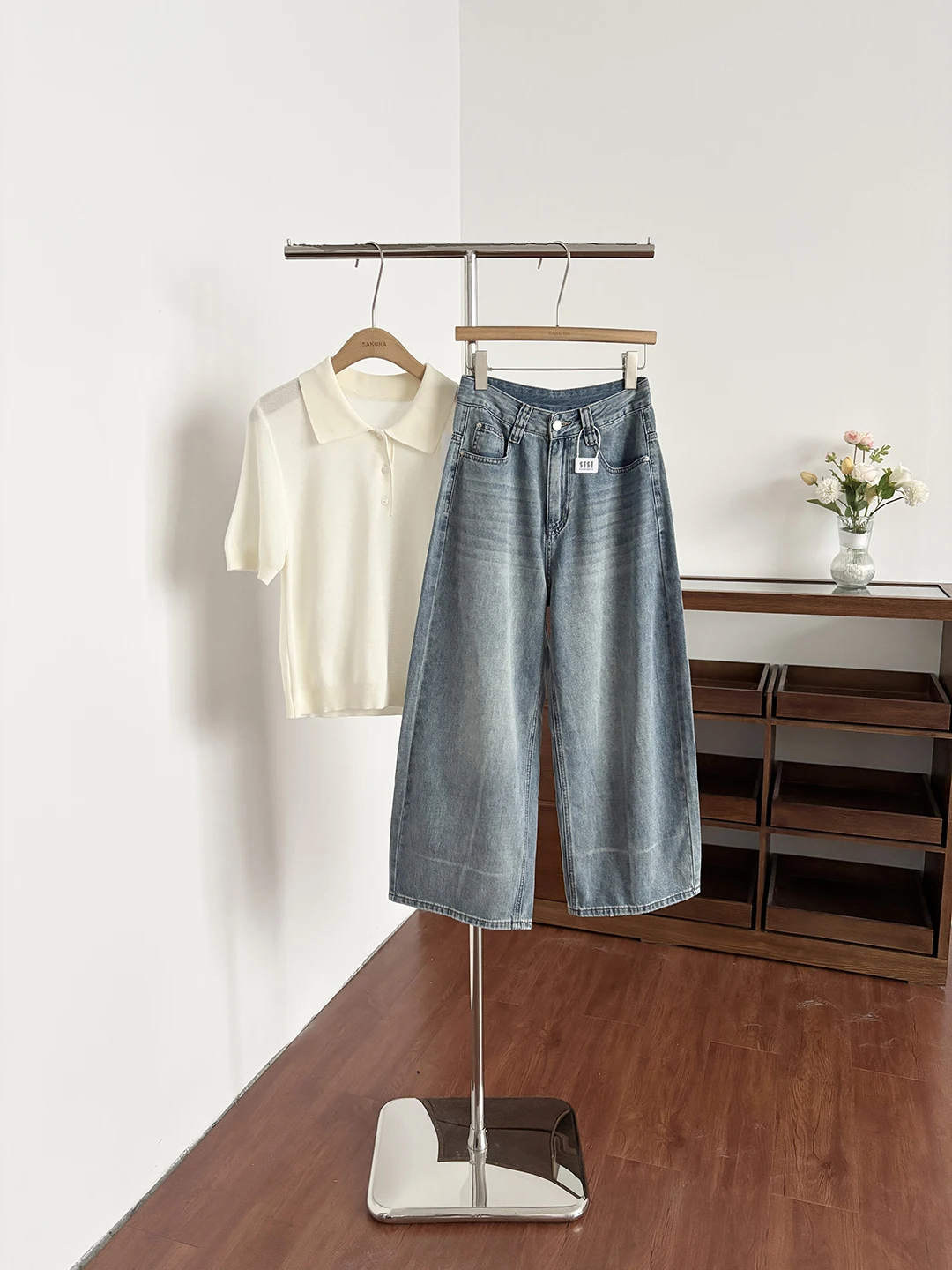 Korean Style Chic Versatile High Waist Wide Leg Jeans Women's Summer 2026 New High Waist Slimming Commuter Denim Jeans
Korean Style Chic Versatile High Waist Wide Leg Jeans Women's Summer 2026 New High Waist Slimming Commuter Denim Jeans