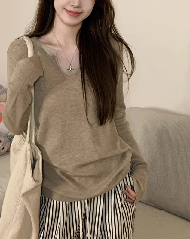 Knitted long sleeved bottom shirt for women in spring and autumn season V-neck loose and slimming shirt top
Knitted long sleeved bottom shirt for women in spring and autumn season V-neck loose and slimming shirt top