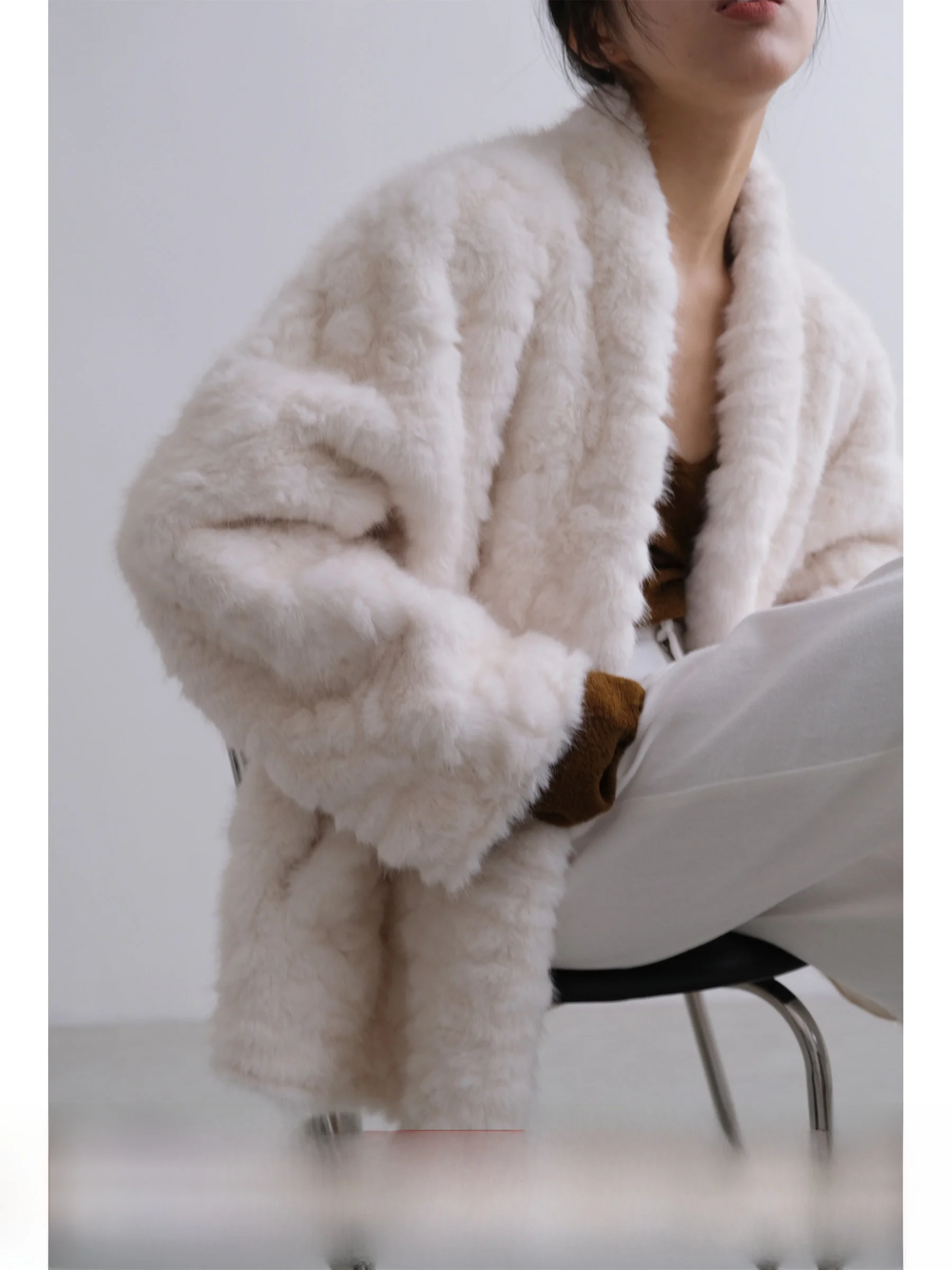 Eco-Friendly Super Smooth Wave Roll Fur Coat Women's Long Sve Loose Fit Winter Faion Outerwear Luxury Simulation Leather
Eco-Friendly Super Smooth Wave Roll Fur Coat Women's Long Sve Loose Fit Winter Faion Outerwear Luxury Simulation Leather