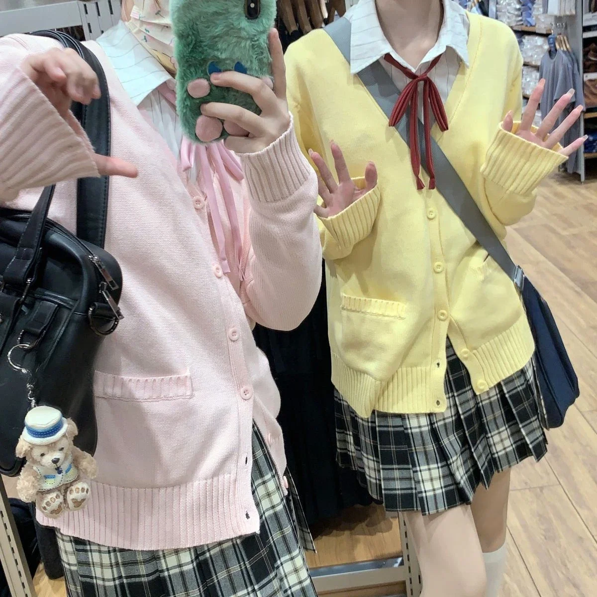 Anime Yellow Knitted Cardigan 2026 Spring and Autumn New JK Knitted Shirt Coat Long Sleeve V-neck Women's Cardigan Top
Anime Yellow Knitted Cardigan 2026 Spring and Autumn New JK Knitted Shirt Coat Long Sleeve V-neck Women's Cardigan Top