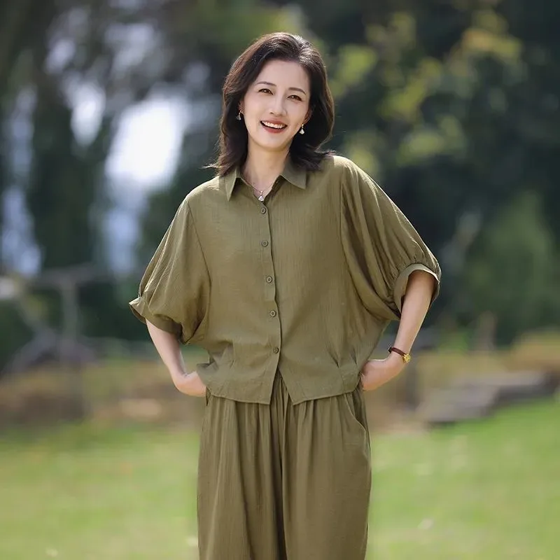 Women Loose Pleated Shirt Wide Leg Pants Two Piece Outfit Plus Size Elegant Summer Mom Casual Set
Women Loose Pleated Shirt Wide Leg Pants Two Piece Outfit Plus Size Elegant Summer Mom Casual Set