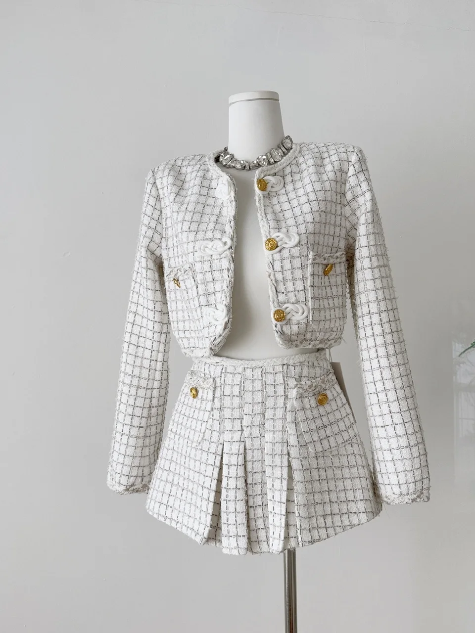 Юбка трапециевидной формы в клетку с тяжелой вышивкой и комплект из двух предметов Jaet, модная возрастная шикарная осенняя одежда
Юбка трапециевидной формы в клетку с тяжелой вышивкой и комплект из двух предметов Jaet, модная возрастная шикарная осенняя одежда