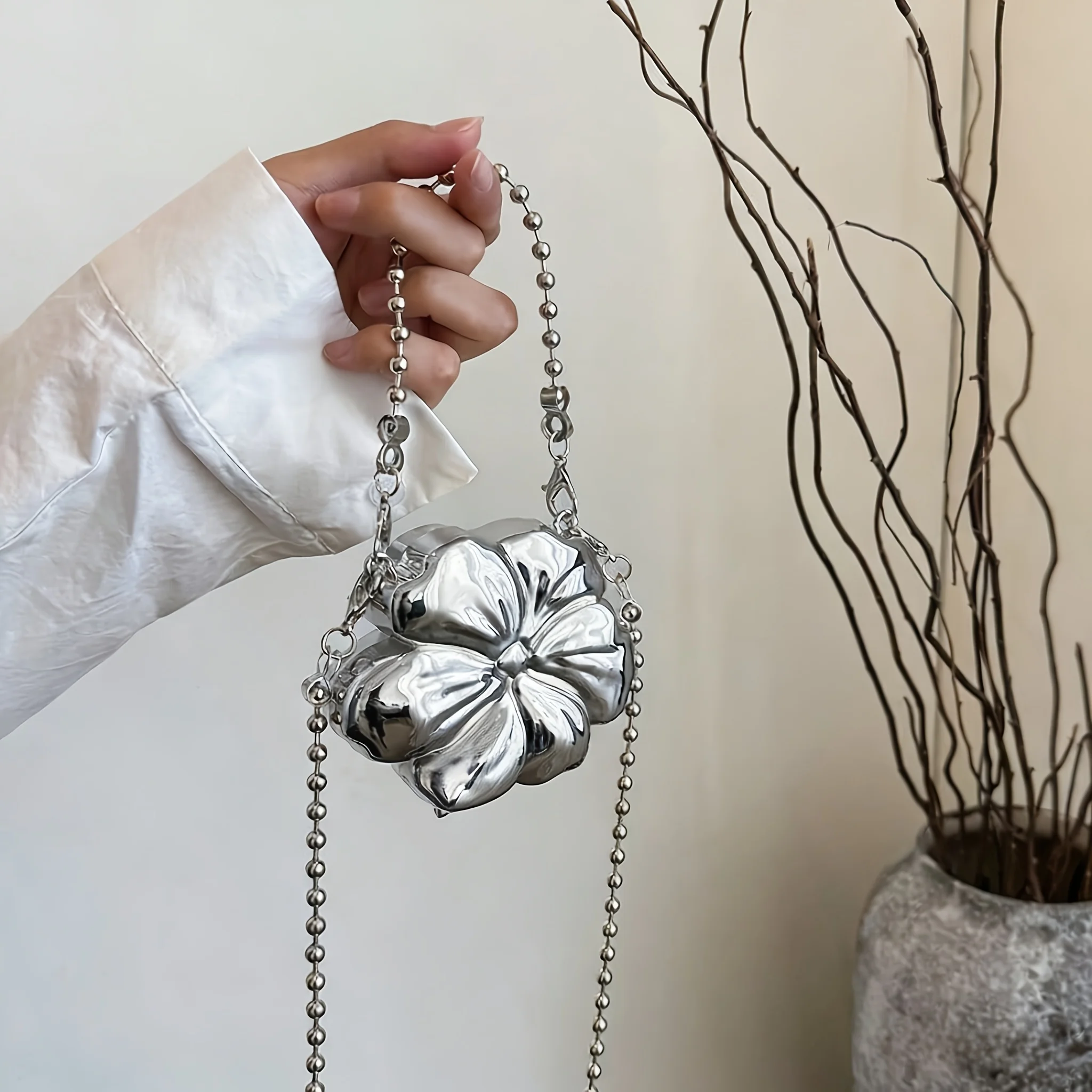 Women Shiny Gold Flower Mini Evening Clutch Bag Acrylic Chain Crossbody Shoulder Purse Wedding Party Prom Tiny Lipstick Coin Handbags For Nightclub
Women Shiny Gold Flower Mini Evening Clutch Bag Acrylic Chain Crossbody Shoulder Purse Wedding Party Prom Tiny Lipstick Coin Handbags For Nightclub