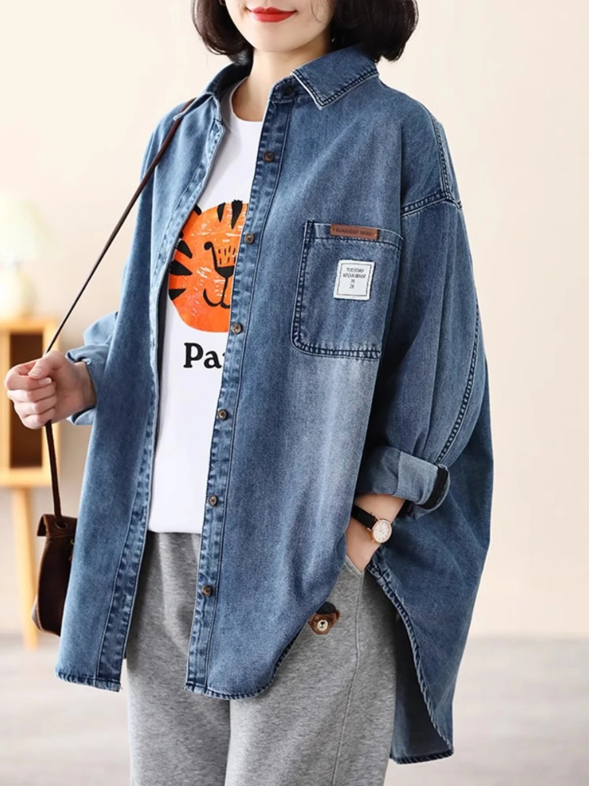 Loose Long Sleeve Collar Denim Jacket for Women Vintage Style Color Commute Fashion Brand Tailored Washed Jeans Shirt
Loose Long Sleeve Collar Denim Jacket for Women Vintage Style Color Commute Fashion Brand Tailored Washed Jeans Shirt