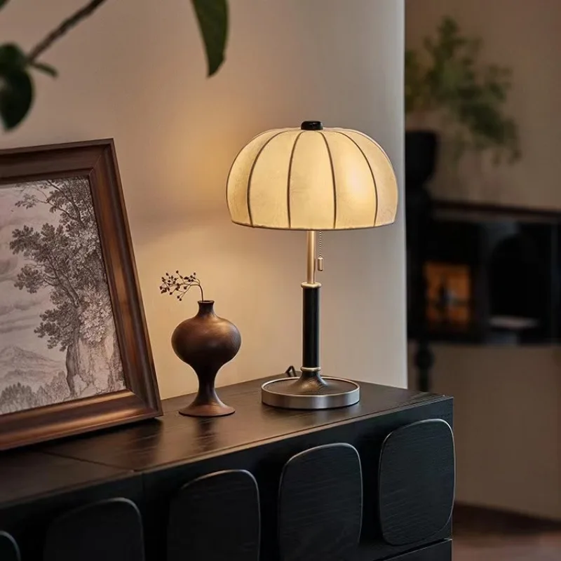 French Retro Desk Lamp American Minimalist Style Living Room Bedroom Bedside Study Premium Atmosphere Desk Lamp
French Retro Desk Lamp American Minimalist Style Living Room Bedroom Bedside Study Premium Atmosphere Desk Lamp