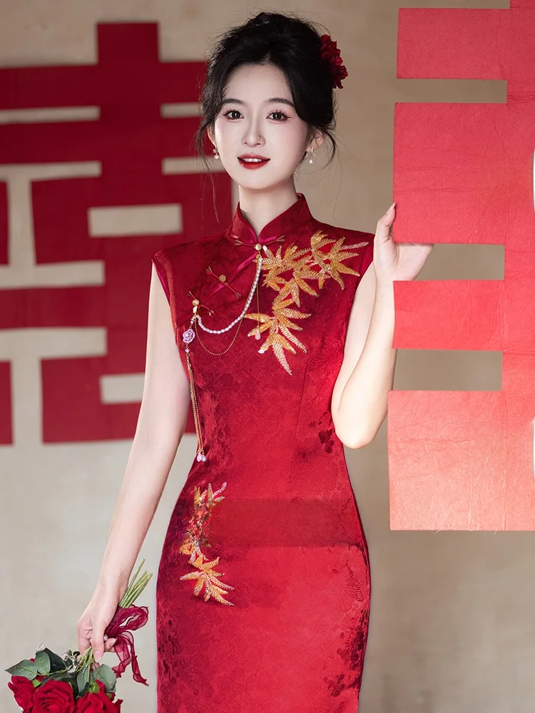 Red Young Style Wedding Dress Vintage Elegant Midi Dress Low Slit Sleeveless Breathable Fabric for Wedding Celebration
Red Young Style Wedding Dress Vintage Elegant Midi Dress Low Slit Sleeveless Breathable Fabric for Wedding Celebration