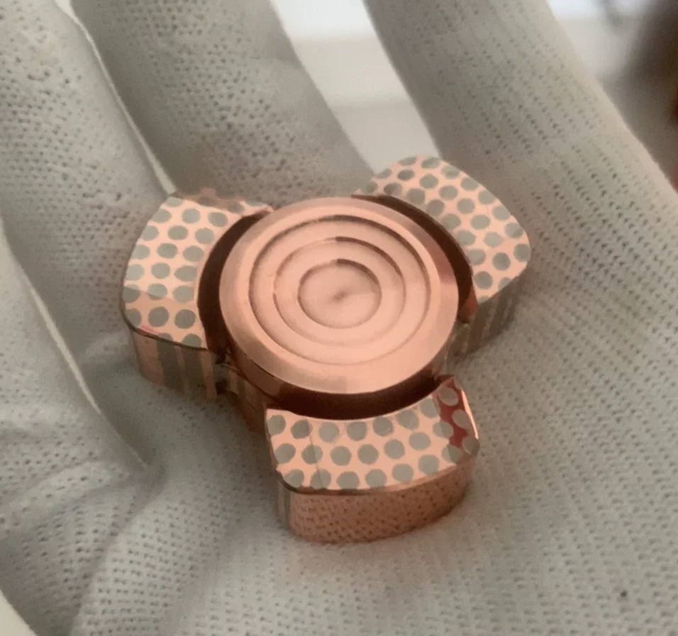 Used EDC Superconducting Three Leaves fidget spinner metal decompression toy
Used EDC Superconducting Three Leaves fidget spinner metal decompression toy