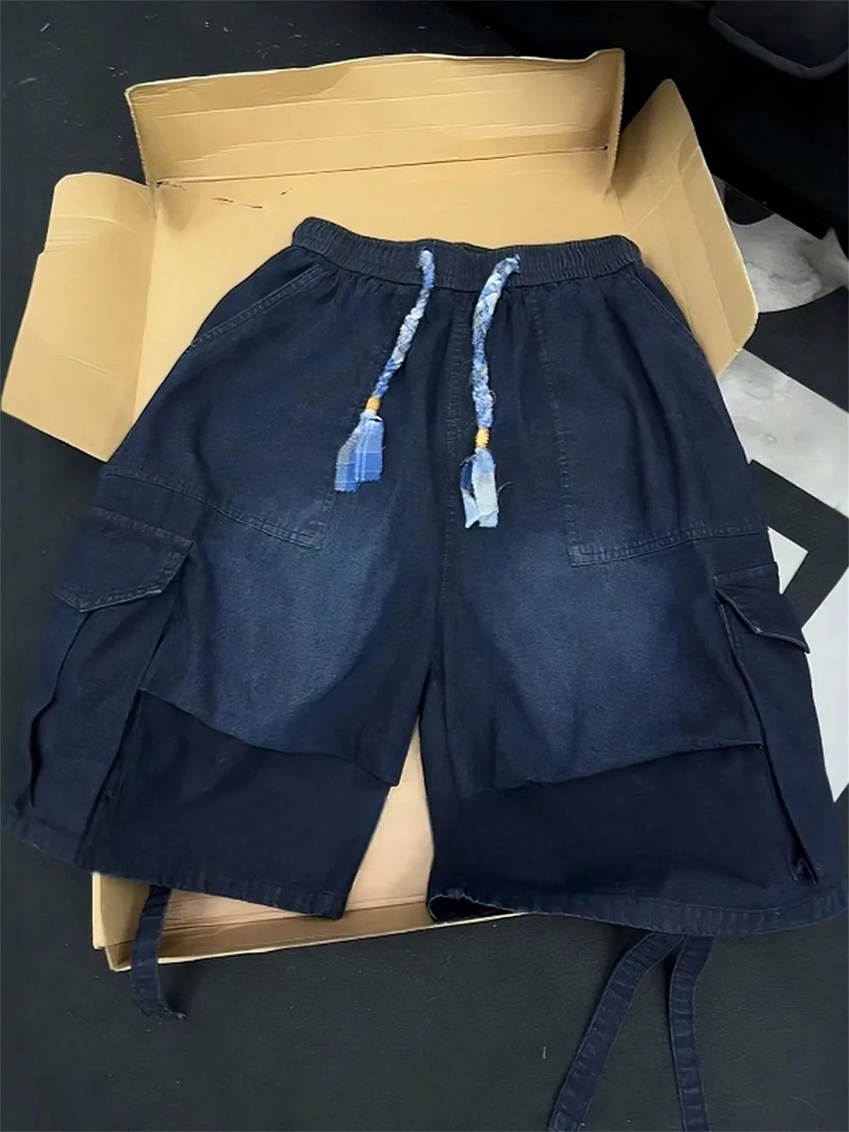 Loose Fit Blue Workwear Shorts with Drawstring Waist And Pockets for Men Summer Casual Straight Leg Jeans Teenagers Fashion
Loose Fit Blue Workwear Shorts with Drawstring Waist And Pockets for Men Summer Casual Straight Leg Jeans Teenagers Fashion