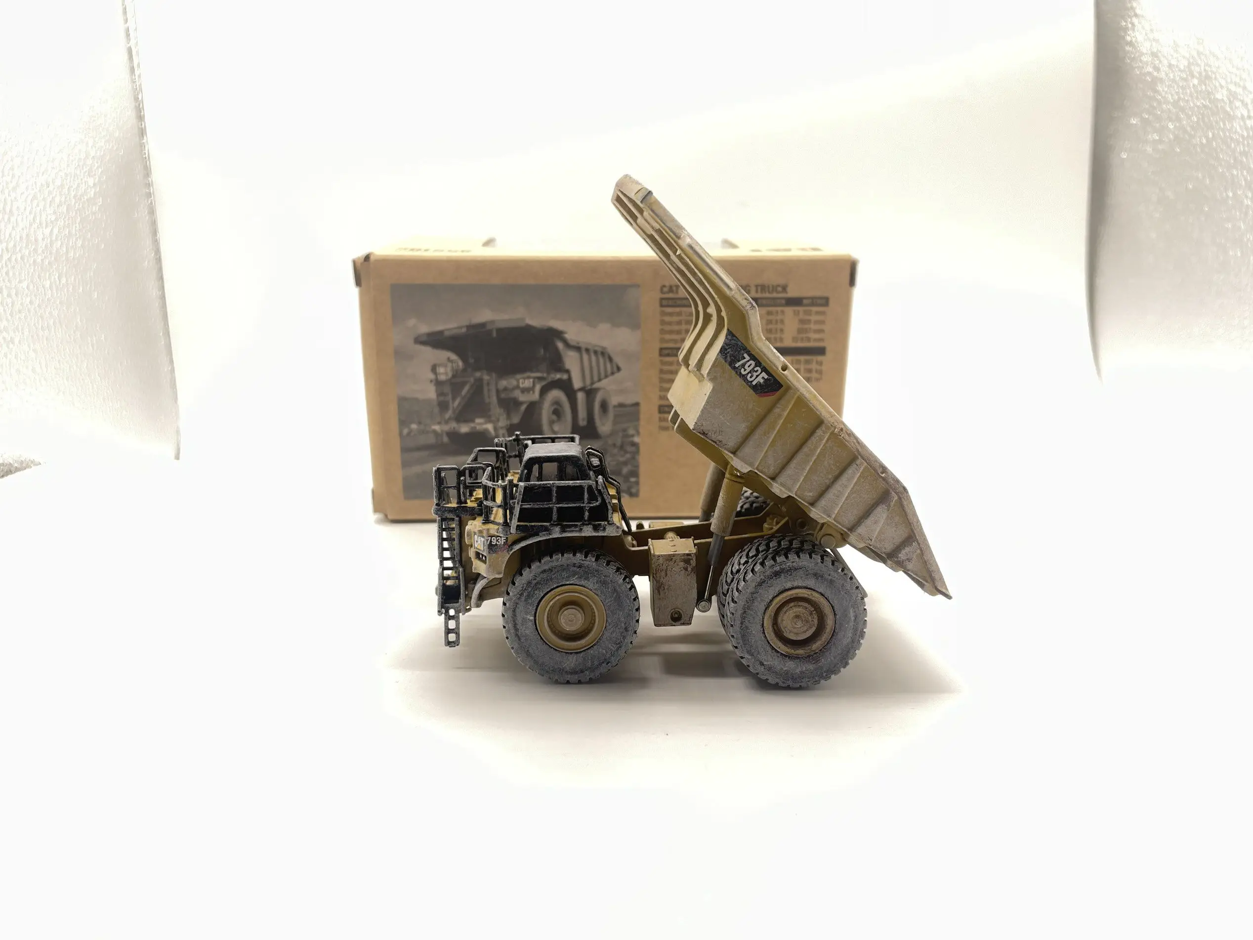 1:125 Scale Mining Truck Muddy Edition Alloy Children's Toy Boy Birthday Gift Scene Decoration Model DM #85518C
1:125 Scale Mining Truck Muddy Edition Alloy Children's Toy Boy Birthday Gift Scene Decoration Model DM #85518C