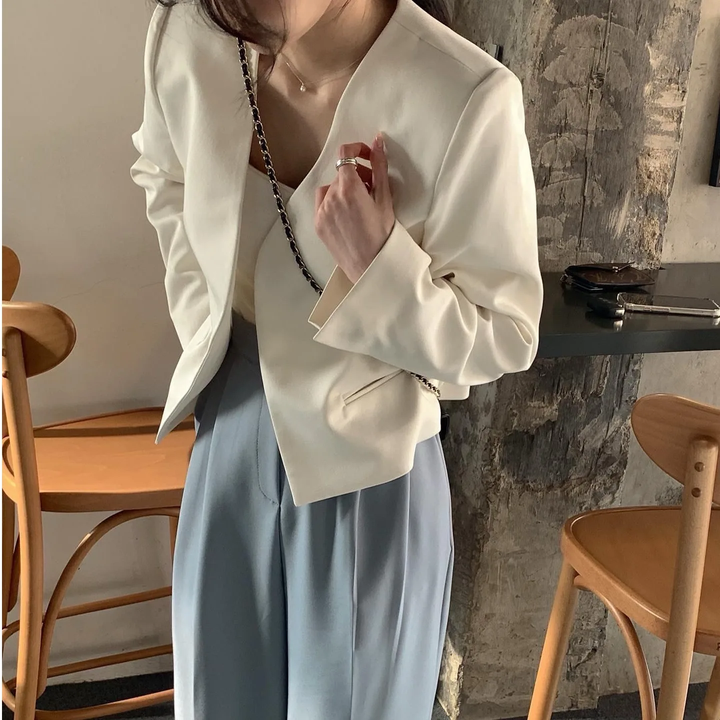 Модный корейский дизайн: Универсальное короткое пальто/жакет для женщин, весна 2026, однотонное
Модный корейский дизайн: Универсальное короткое пальто/жакет для женщин, весна 2026, однотонное