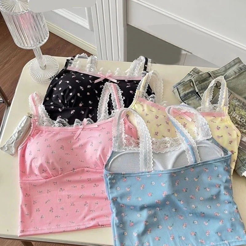 Women's Korean Sweet Lace Floral Pattern Sleeveless Slim Camisole With Breast Pad
Women's Korean Sweet Lace Floral Pattern Sleeveless Slim Camisole With Breast Pad